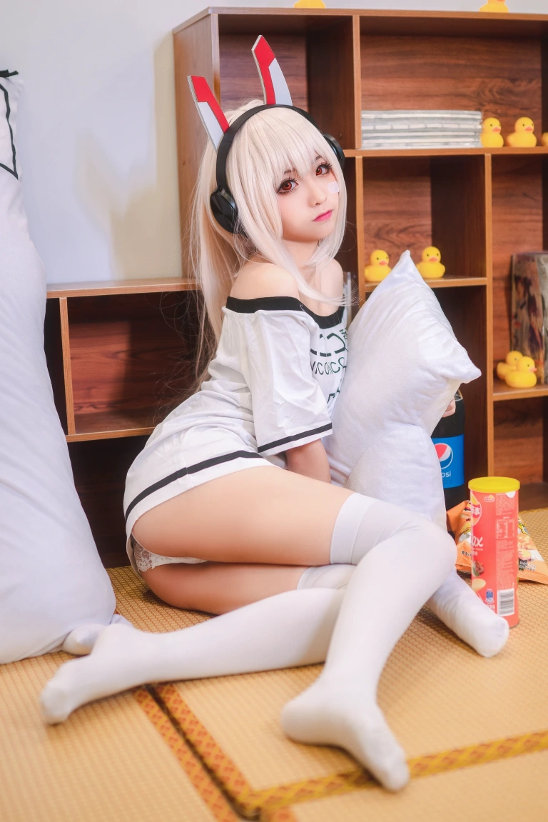 蠢沫沫《凌波宅t》主题写真：43张全套美图
