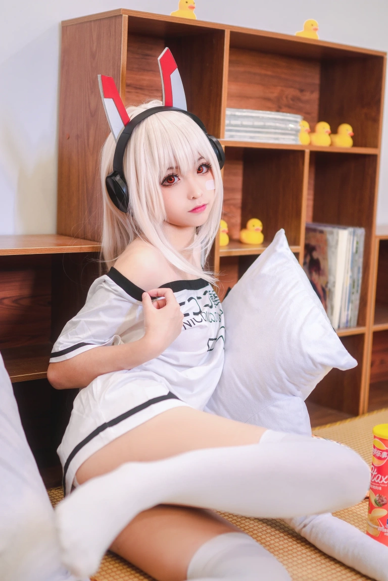 蠢沫沫《凌波宅t》主题写真：43张全套美图
