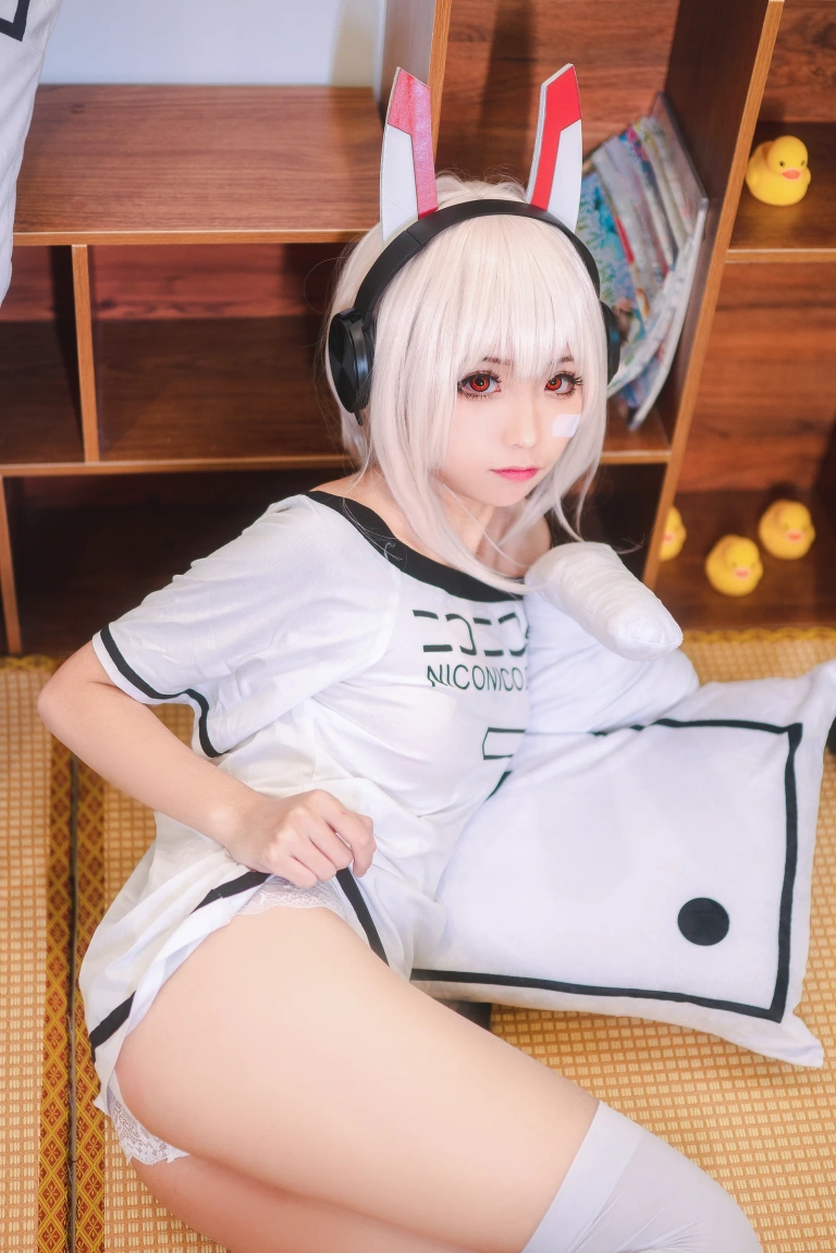 蠢沫沫《凌波宅t》主题写真：43张全套美图