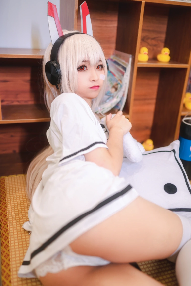 蠢沫沫《凌波宅t》主题写真：43张全套美图
