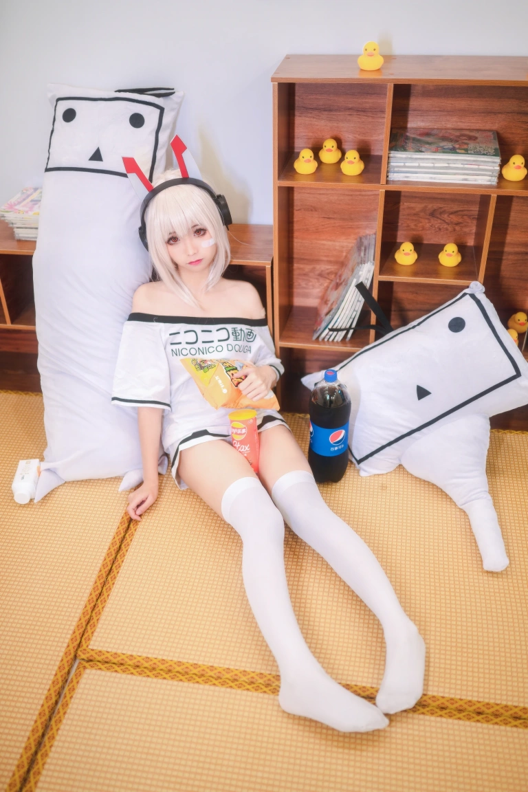 蠢沫沫《凌波宅t》主题写真：43张全套美图