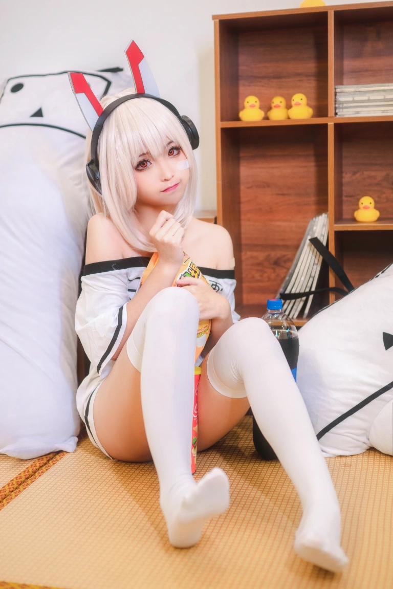 蠢沫沫《凌波宅t》主题写真：43张全套美图