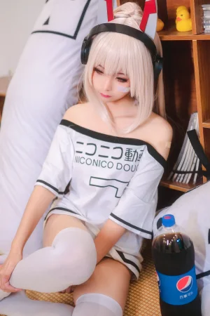 蠢沫沫《凌波宅t》主题写真：43张全套美图