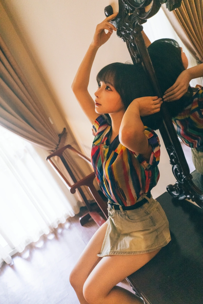 蠢沫沫《凝视》主题写真：57张全套美图