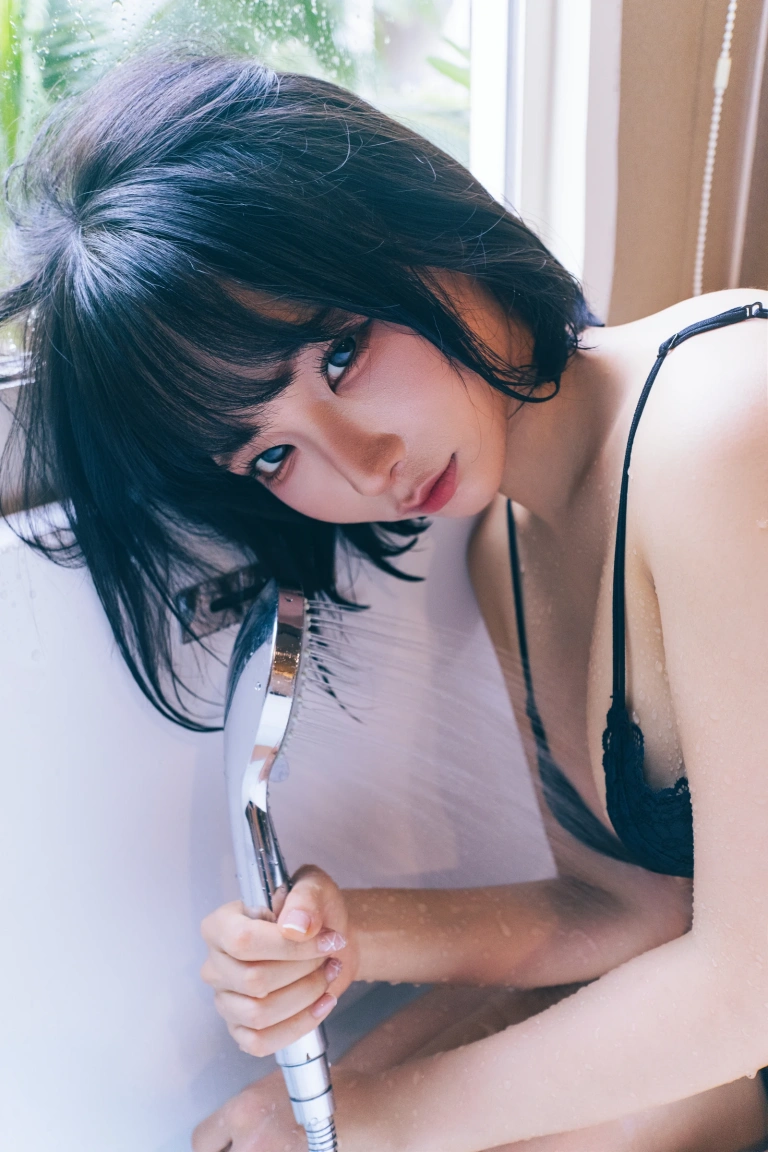 蠢沫沫《凝视》主题写真：57张全套美图