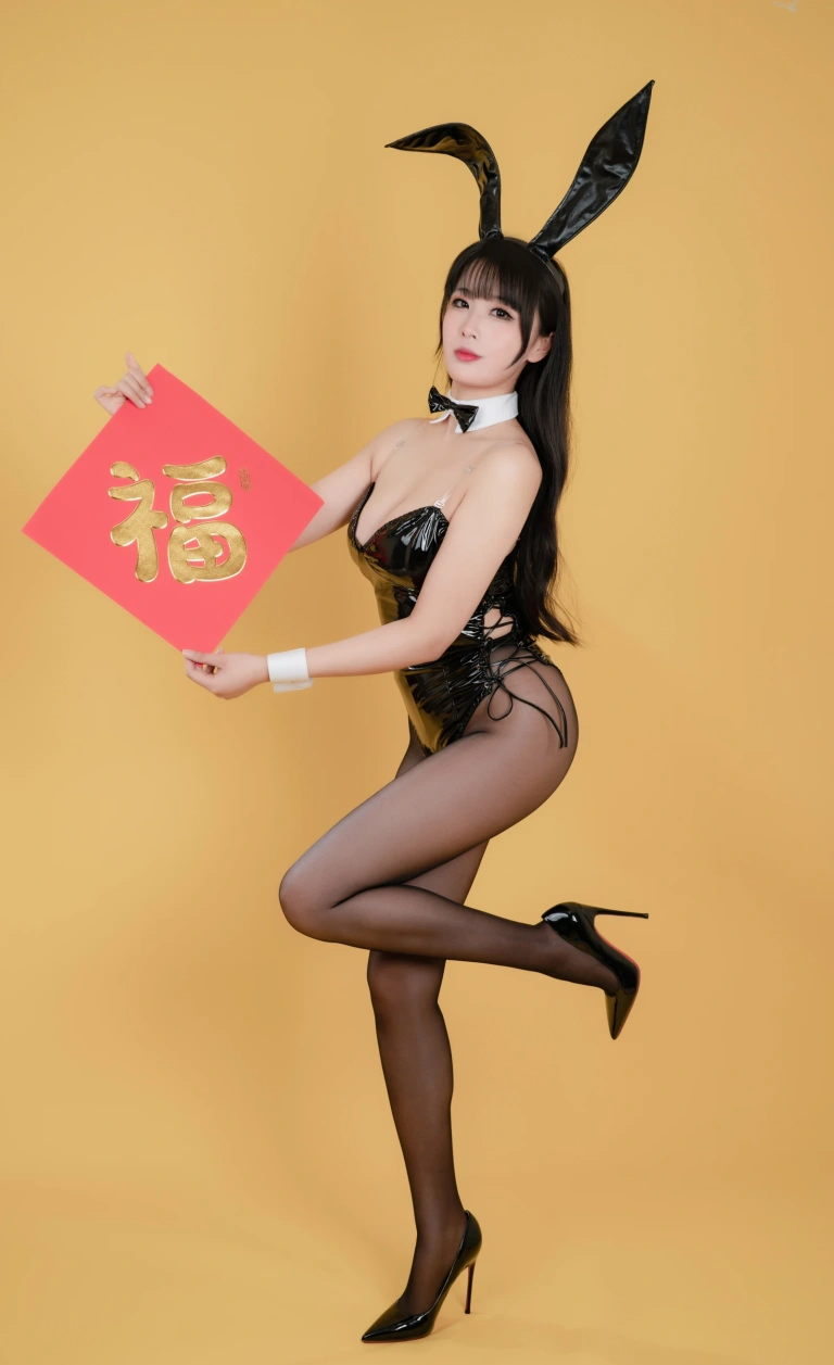 轩萧学姐《NO.33 – 新春福兔 黑兔女郎》主题写真：20张全套美图