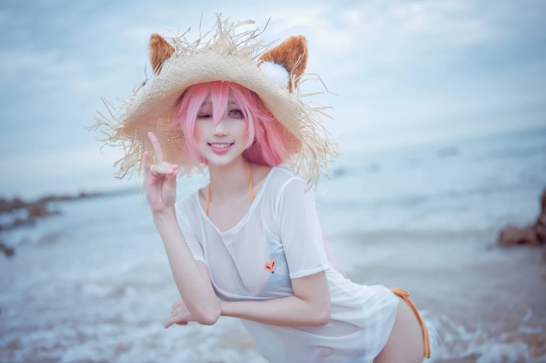 周叽是可爱兔兔《小玉泳装》主题写真：23张全套美图