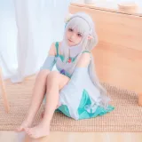 蠢沫沫《绿睡衣》主题写真：40张全套美图