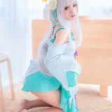 蠢沫沫《绿睡衣》主题写真：40张全套美图