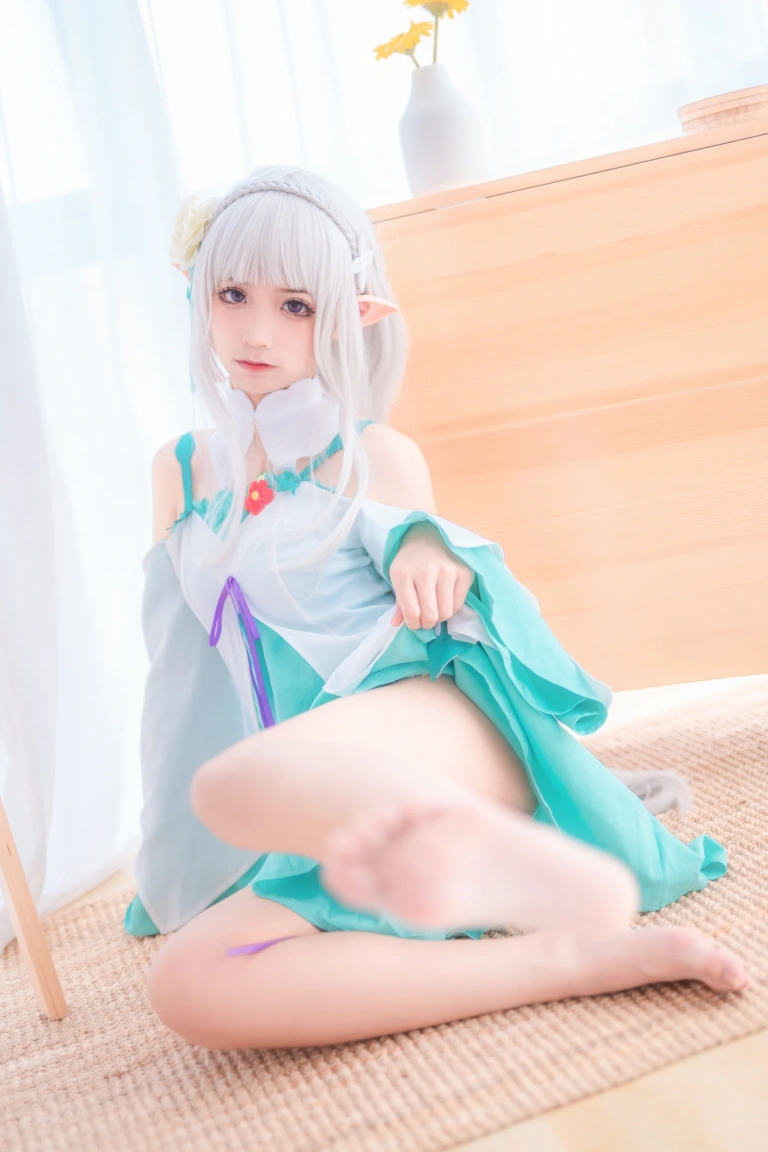 蠢沫沫《绿睡衣》主题写真：40张全套美图