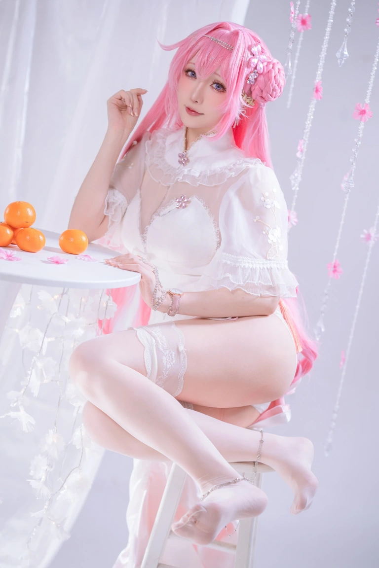 星之迟迟《2025年10月计划D 胜利女神：妮姬 桃乐丝》主题写真：44张全套美图