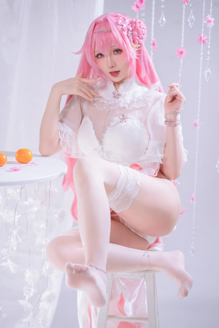 星之迟迟《2025年10月计划D 胜利女神：妮姬 桃乐丝》主题写真：44张全套美图