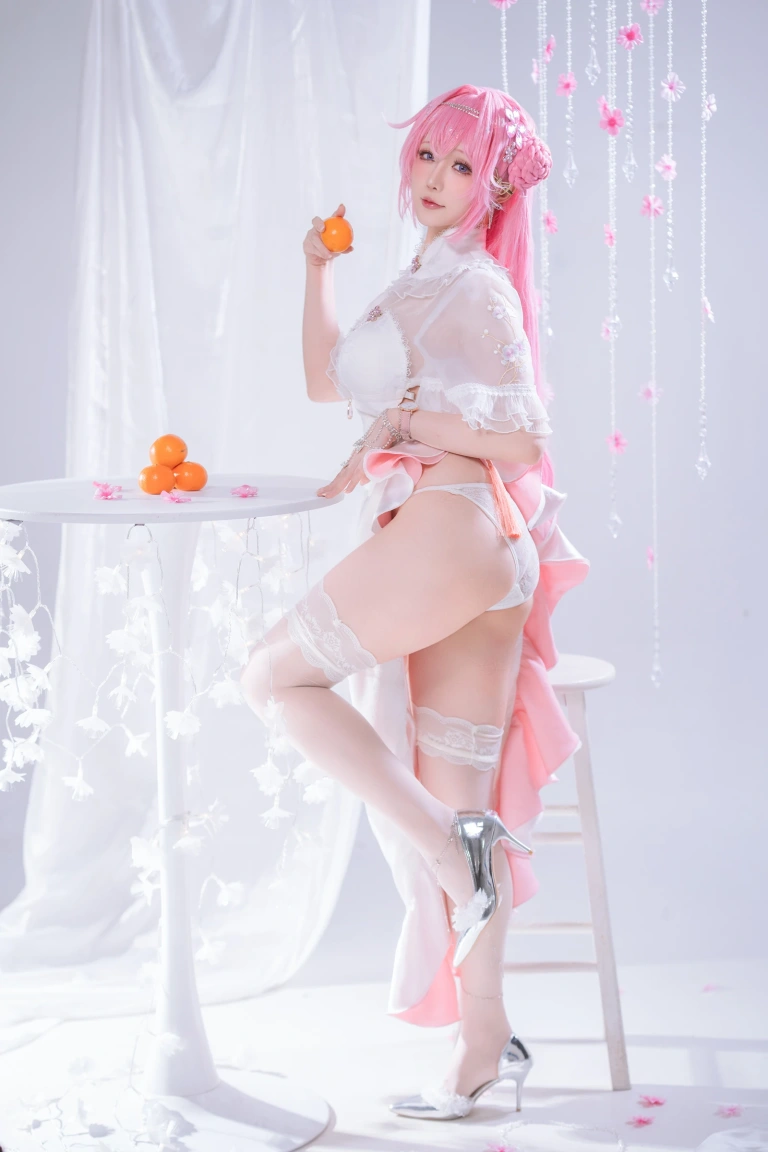 星之迟迟《2025年10月计划D 胜利女神：妮姬 桃乐丝》主题写真：44张全套美图