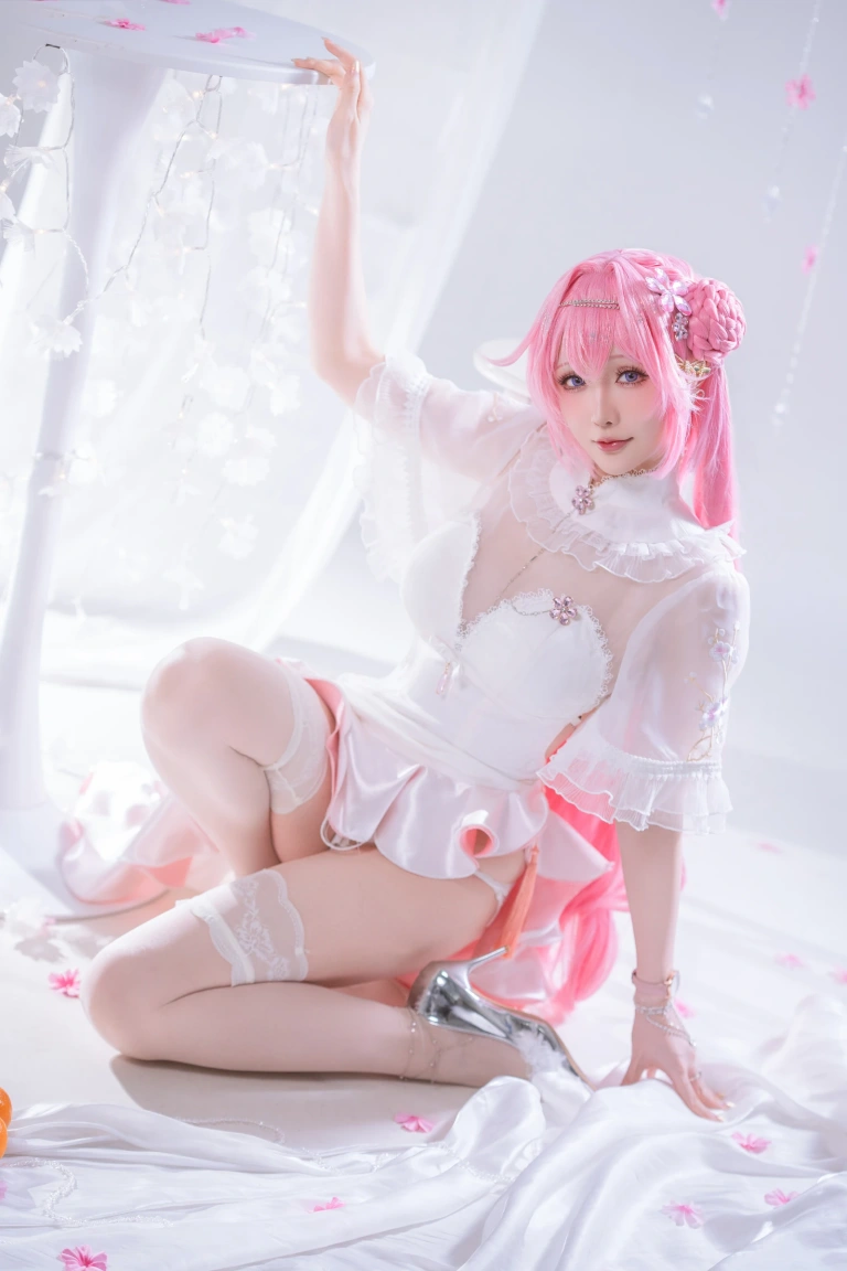 星之迟迟《2025年10月计划D 胜利女神：妮姬 桃乐丝》主题写真：44张全套美图