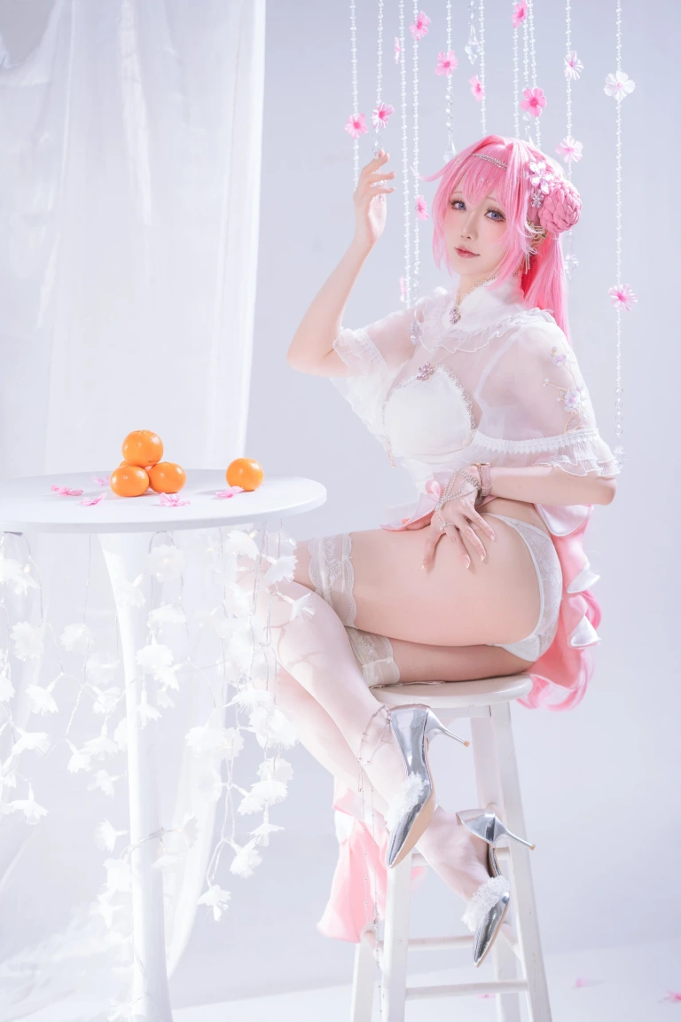 星之迟迟《2025年10月计划D 胜利女神：妮姬 桃乐丝》主题写真：44张全套美图