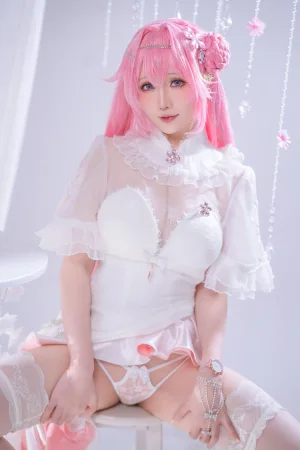 星之迟迟《2025年10月计划D 胜利女神：妮姬 桃乐丝》主题写真：44张全套美图