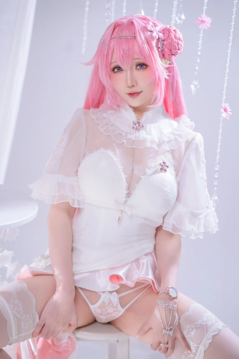 星之迟迟《2025年10月计划D 胜利女神：妮姬 桃乐丝》主题写真：44张全套美图