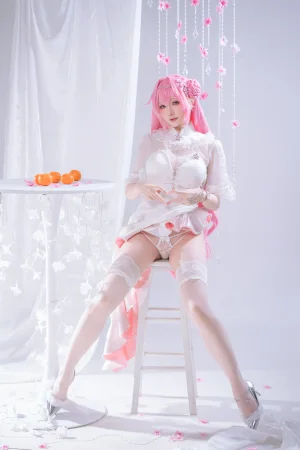 星之迟迟《2025年10月计划D 胜利女神：妮姬 桃乐丝》主题写真：44张全套美图