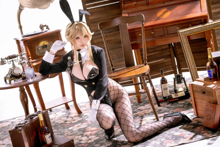 星之迟迟《2026年04月上 Nikke胜利女神 爱德·特务兔女郎》主题写真：49张全套美图