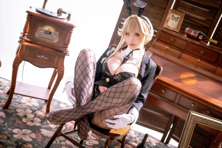 星之迟迟《2026年04月上 Nikke胜利女神 爱德·特务兔女郎》主题写真：49张全套美图