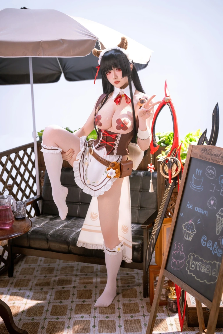 星之迟迟《2026年04月计划 鸣潮 千咲·联动咖啡女仆》主题写真：42张全套美图
