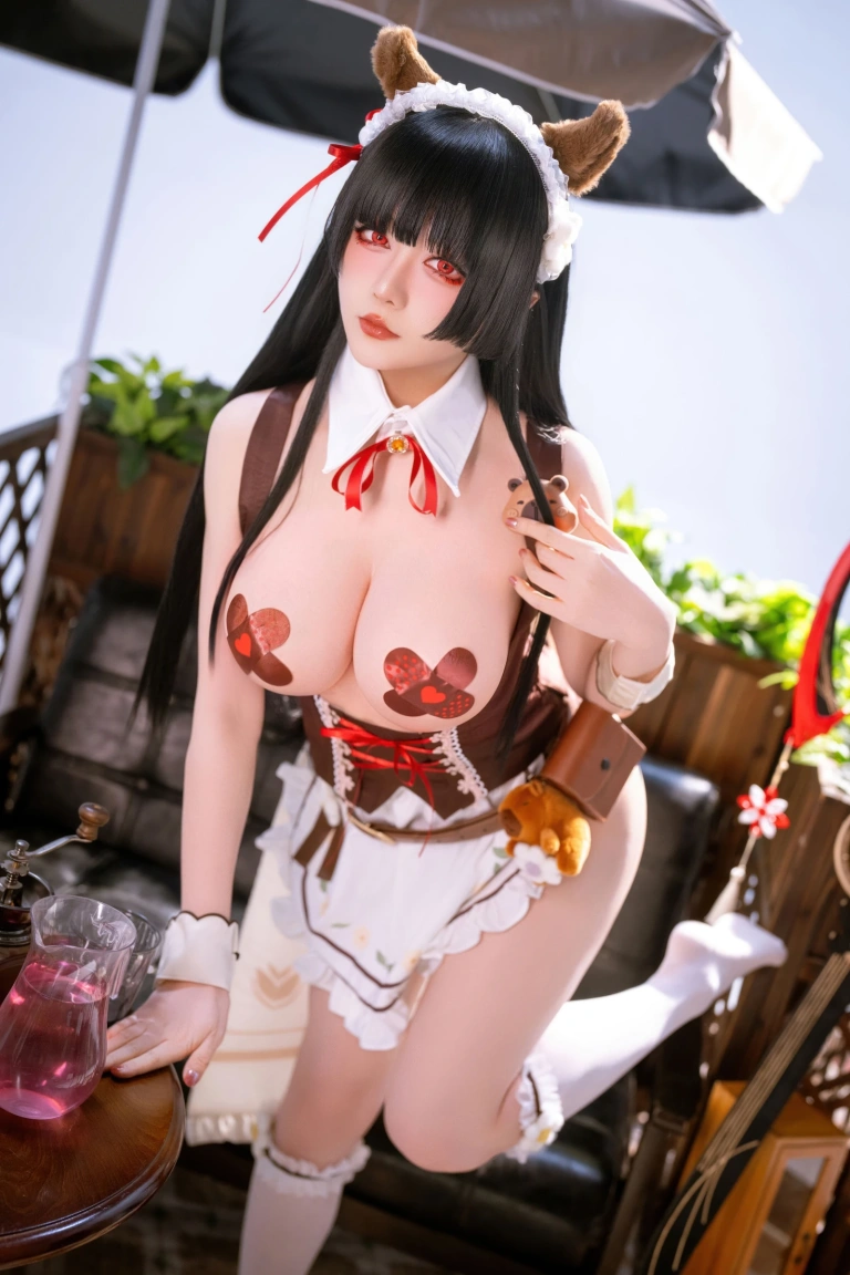 星之迟迟《2026年04月计划 鸣潮 千咲·联动咖啡女仆》主题写真：42张全套美图