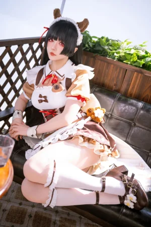 星之迟迟《2026年04月计划 鸣潮 千咲·联动咖啡女仆》主题写真：42张全套美图