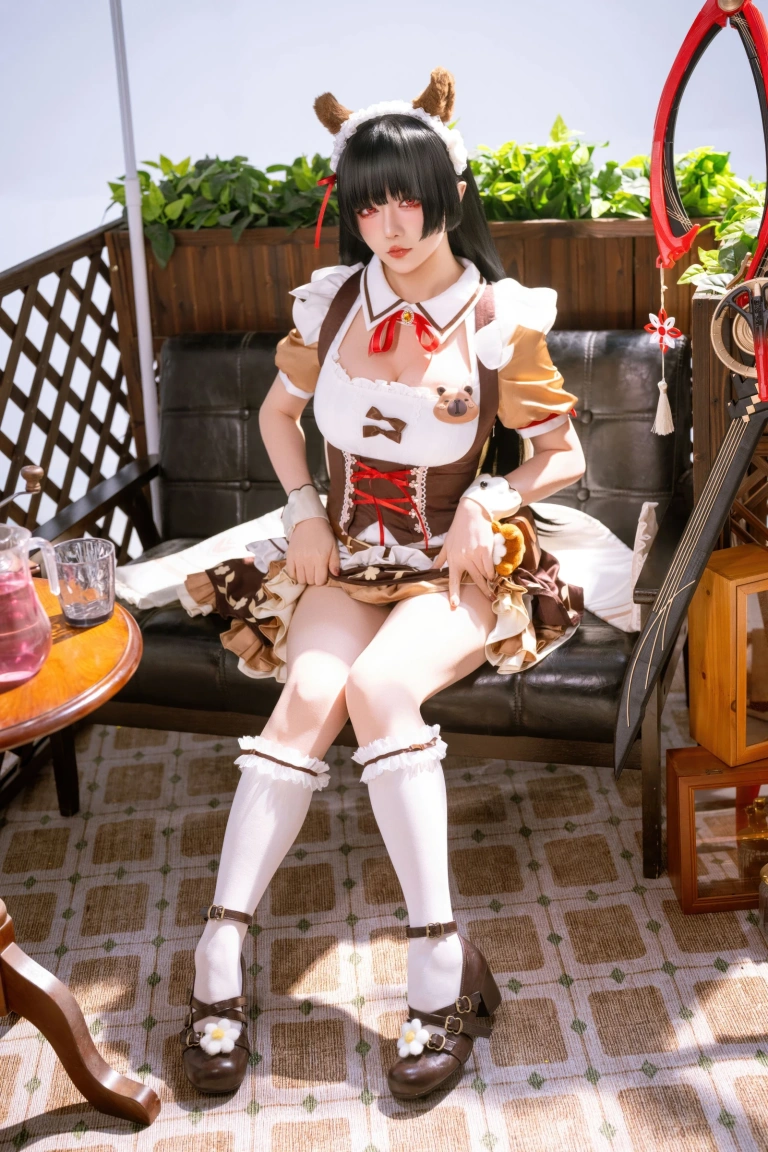星之迟迟《2026年04月计划 鸣潮 千咲·联动咖啡女仆》主题写真：42张全套美图