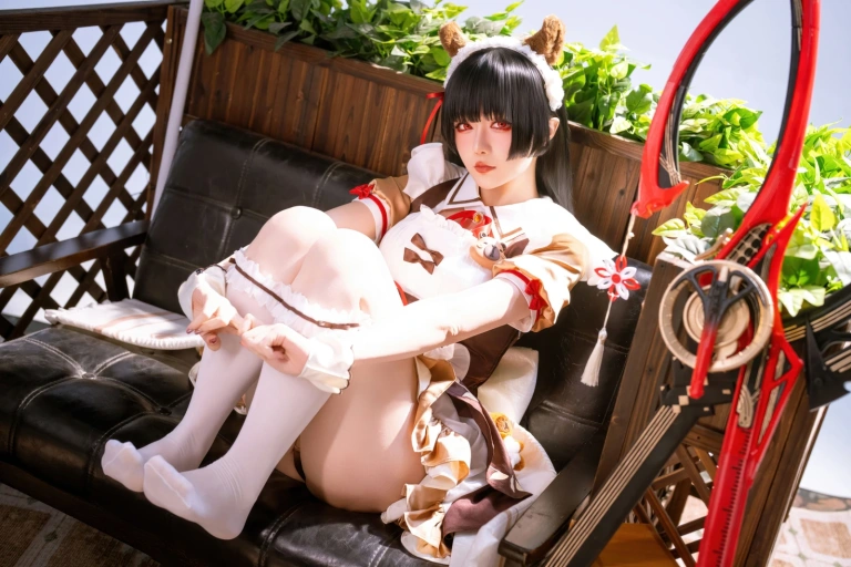 星之迟迟《2026年04月计划 鸣潮 千咲·联动咖啡女仆》主题写真：42张全套美图