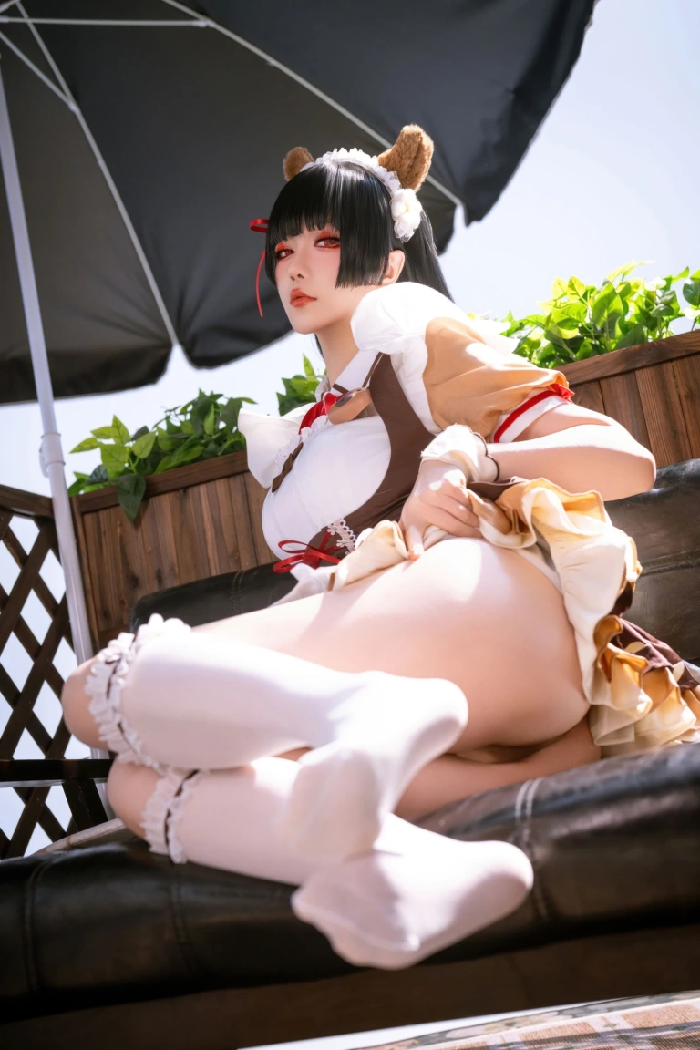 星之迟迟《2026年04月计划 鸣潮 千咲·联动咖啡女仆》主题写真：42张全套美图
