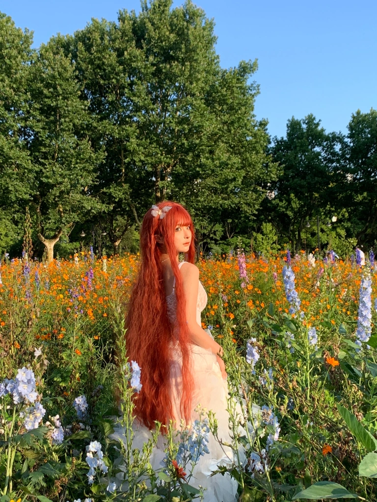 蠢沫沫《花丛婚纱》主题写真：67张全套美图