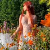 蠢沫沫《花丛婚纱》主题写真：67张全套美图