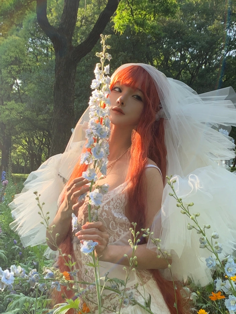 蠢沫沫《花丛婚纱》主题写真：67张全套美图
