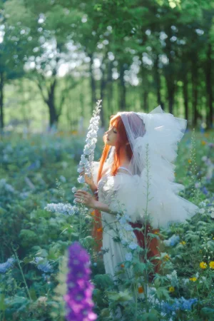 蠢沫沫《花丛婚纱》主题写真：67张全套美图