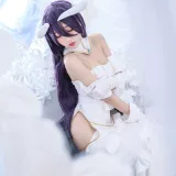 周叽是可爱兔兔《雅儿贝德》主题写真：16张全套美图