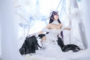 周叽是可爱兔兔《雅儿贝德》主题写真：16张全套美图