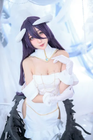周叽是可爱兔兔《雅儿贝德》主题写真：16张全套美图