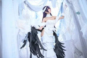 周叽是可爱兔兔《雅儿贝德》主题写真：16张全套美图