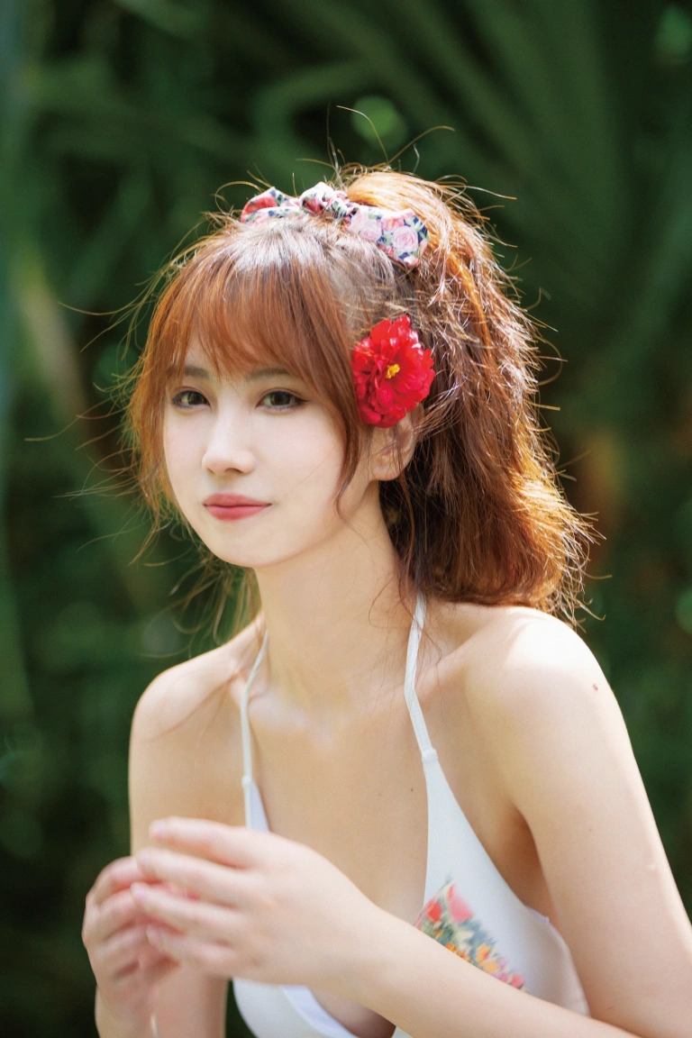 念雪《昭和碎花》主题写真：35张全套美图