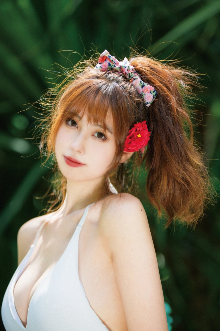 念雪《昭和碎花》主题写真：35张全套美图