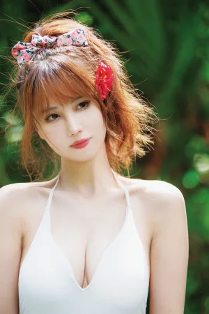 念雪《昭和碎花》主题写真：35张全套美图