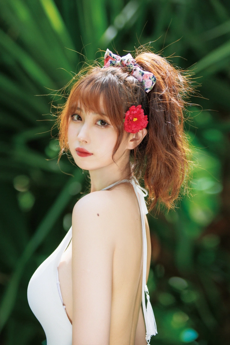 念雪《昭和碎花》主题写真：35张全套美图