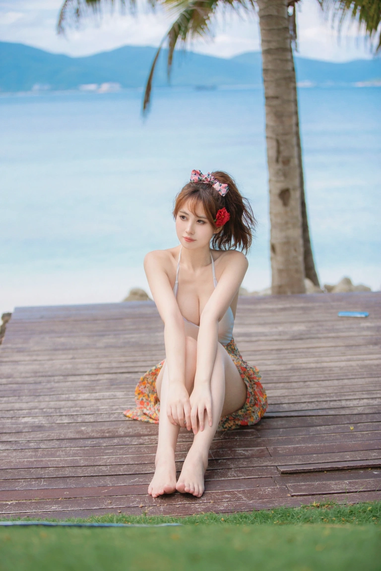 念雪《昭和碎花》主题写真：35张全套美图