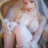 雯仔不讲道理《圣母》主题写真：38张全套美图