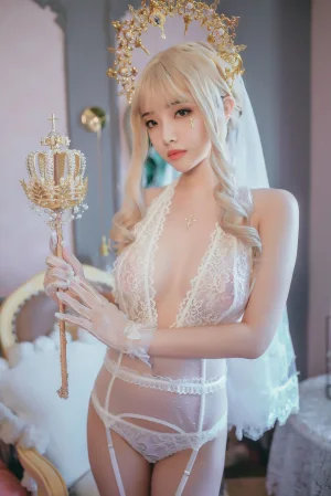 雯仔不讲道理《圣母》主题写真：38张全套美图