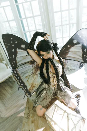 蠢沫沫《枯叶蝶》主题写真：91张全套美图