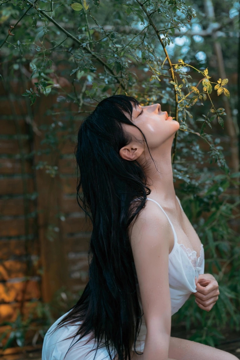 蠢沫沫《雨》主题写真：49张全套美图
