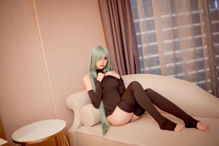 周叽是可爱兔兔《伊丽莎白连体衣》主题写真：15张全套美图
