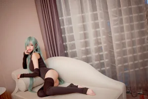 周叽是可爱兔兔《伊丽莎白连体衣》主题写真：15张全套美图