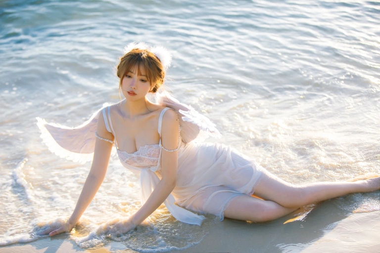 念雪《海边神明少女》主题写真：50张全套美图